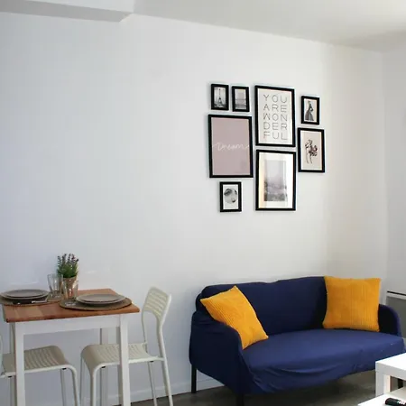 Au Coeur De La Cite Des Fables Апартаменты *