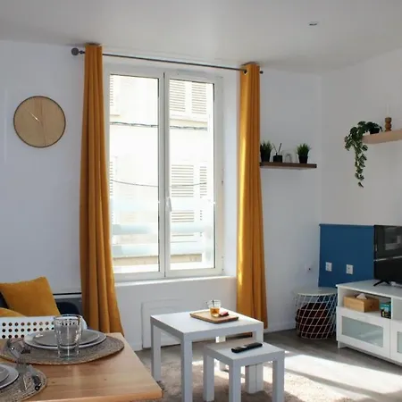 Au Coeur De La Cite Des Fables Апартаменты