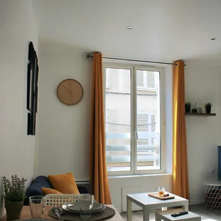 Au Coeur De La Cite Des Fables Шато-Тьерри