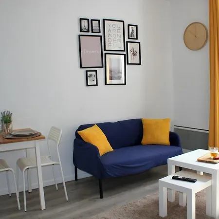 Au Coeur De La Cite Des Fables Шато-Тьерри